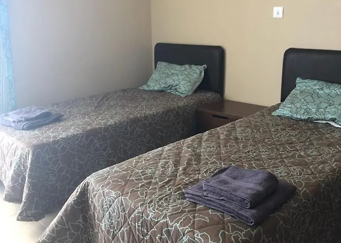 In Neo Chorio * Polis